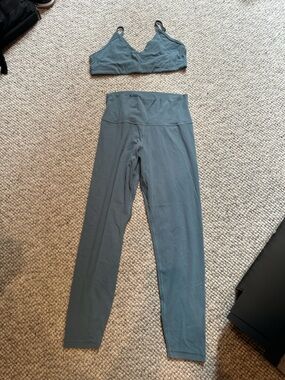 Aritzia butter SET High-Waist Slate Blue Leggings with Matching Bralette